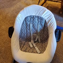 Graco Soothing Vibration Baby Bouncer 
