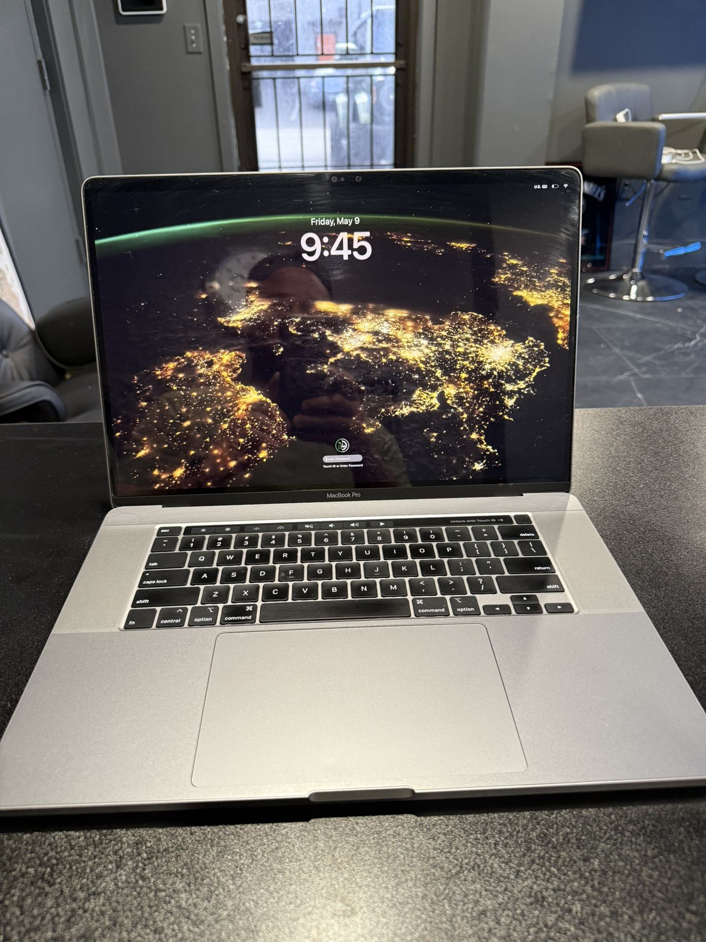 16” MacBook Pro I9 64GB RAM 1TB SSD **VERY CLEAN**