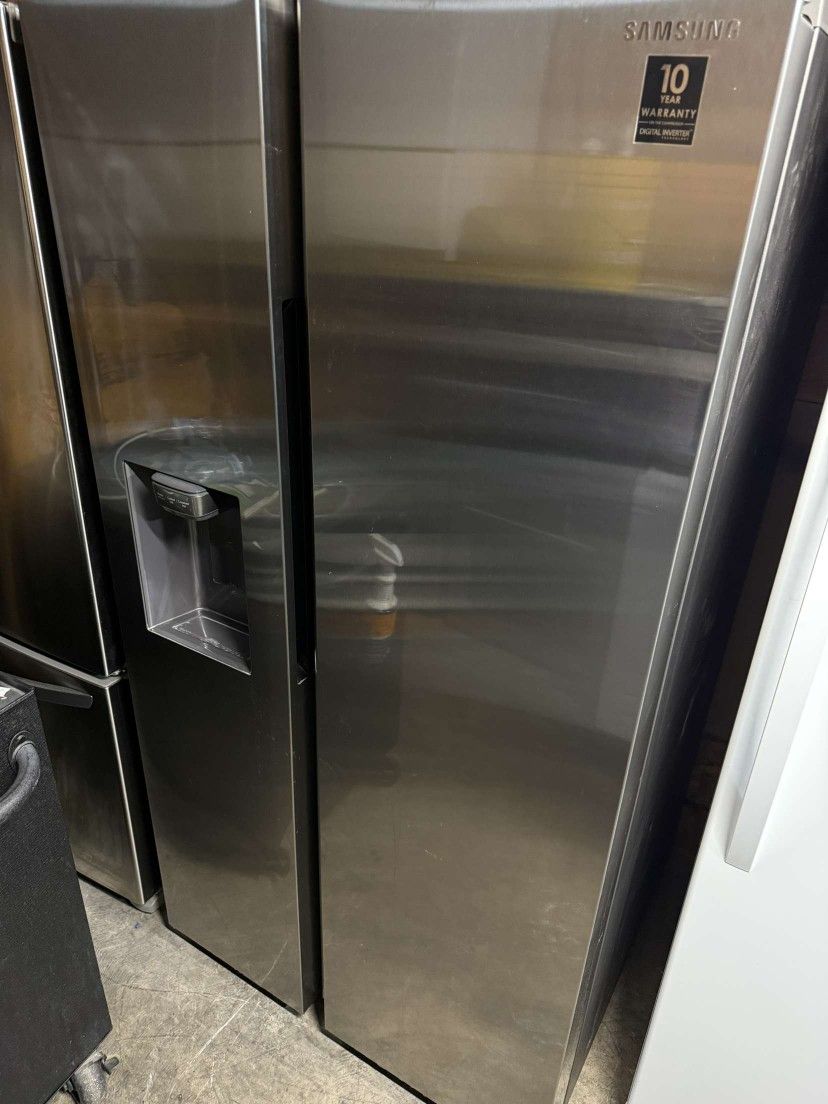 Side By Side Refrigerator Samsung Like New Condition