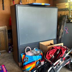 Giant Mitsubishi TV Free