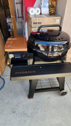 Pit Boss Pellet Grill, Phoenix 375 Square Inch Kettle Grill with Charcoal Insert, Onyx Series