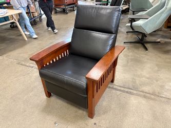 SIMPLY AMISH Cherry Finished Mission Style Grand Rapids Recliner with Black Leather Cushion