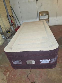 Raised Air Mattress with Built-In Pump