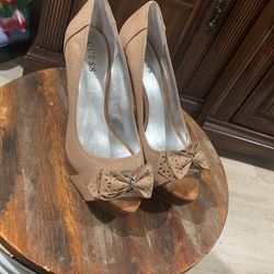 Guess Shoes Size 10