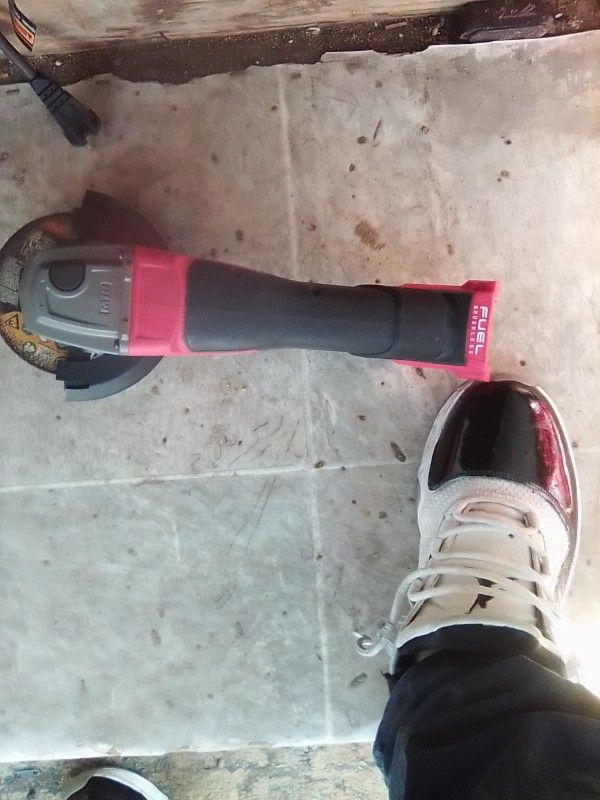 Milwaukee Grinder