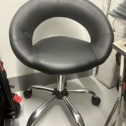 Modern Black Swivel Chair with Wheels