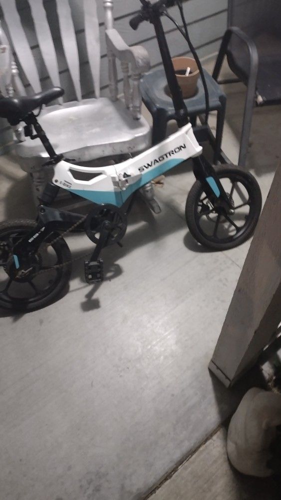 Swagtron  Fully Foldable EB-7 E Bike 