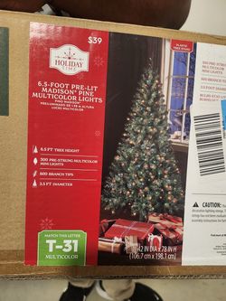 Christmas Tree & Décor Bundle – $30