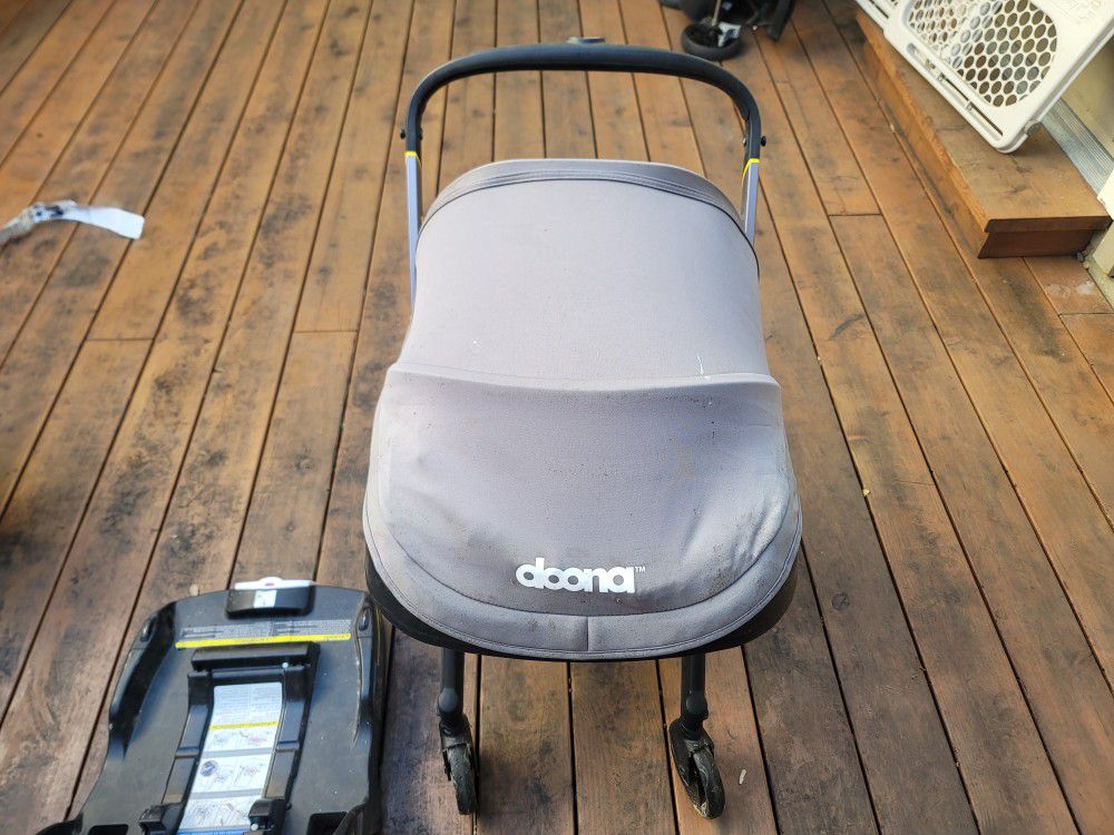 Doona Carseat/folding Stroller With Pads And Base