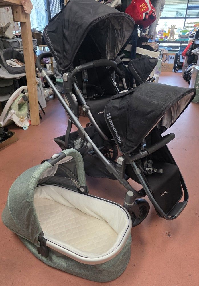Uppa Vista Double Stroller W Bassinette