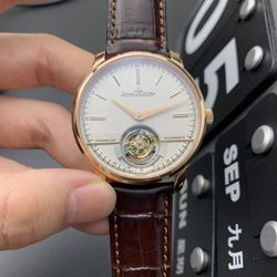 Men's mechanical watches are available. There are more of the same brand.