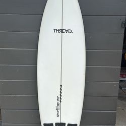Thread surfboard NEW 5’11, 33L