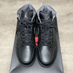 Jordan Retro 1 Mid Triple Black