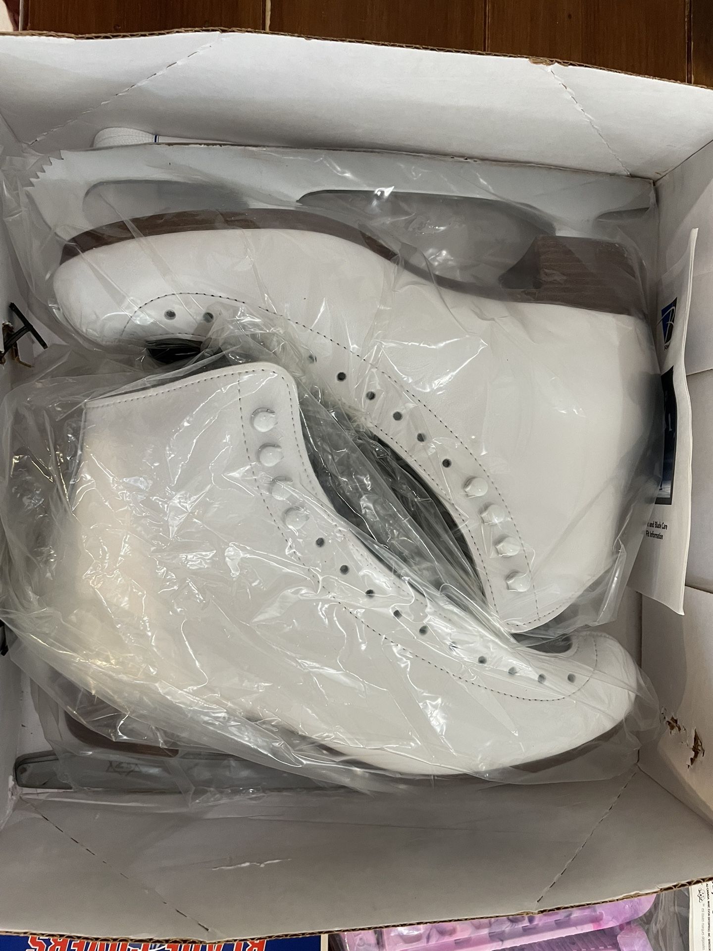 Riedell Model 121 Ice Figure Skates Women Size 9.5 White Leather New