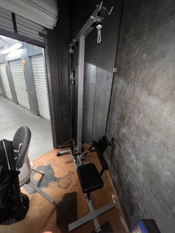 Lat pull down / plate loaded lat pulldown