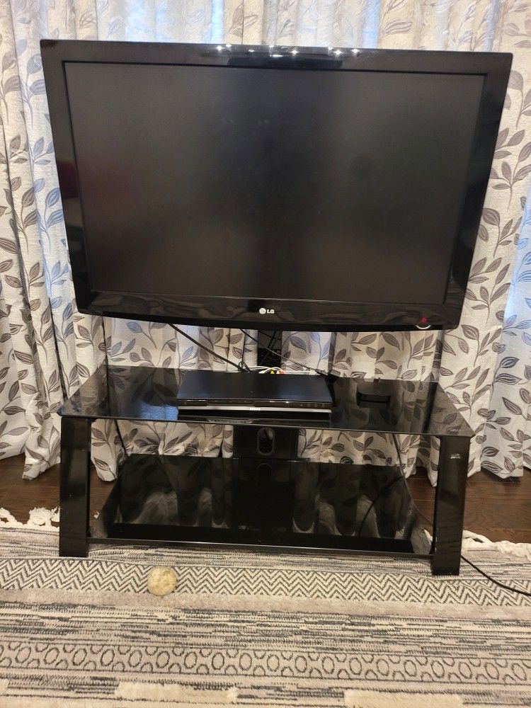 40 Inches LG TV with Stand