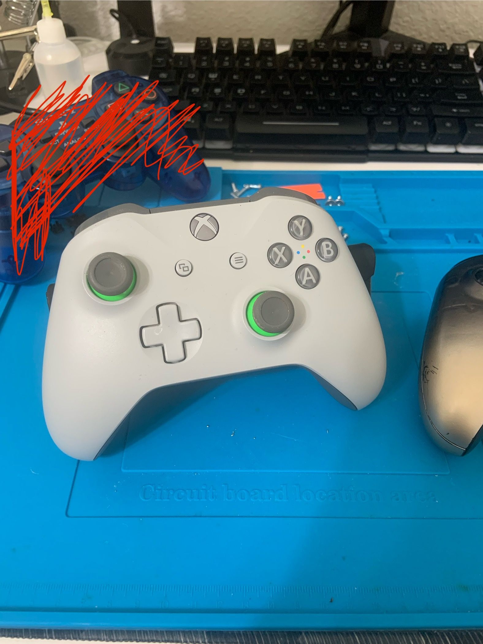 Xbox One Controller Grey for Sale in Hesperia, CA - OfferUp