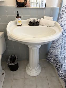 Pedestal porcelain sink