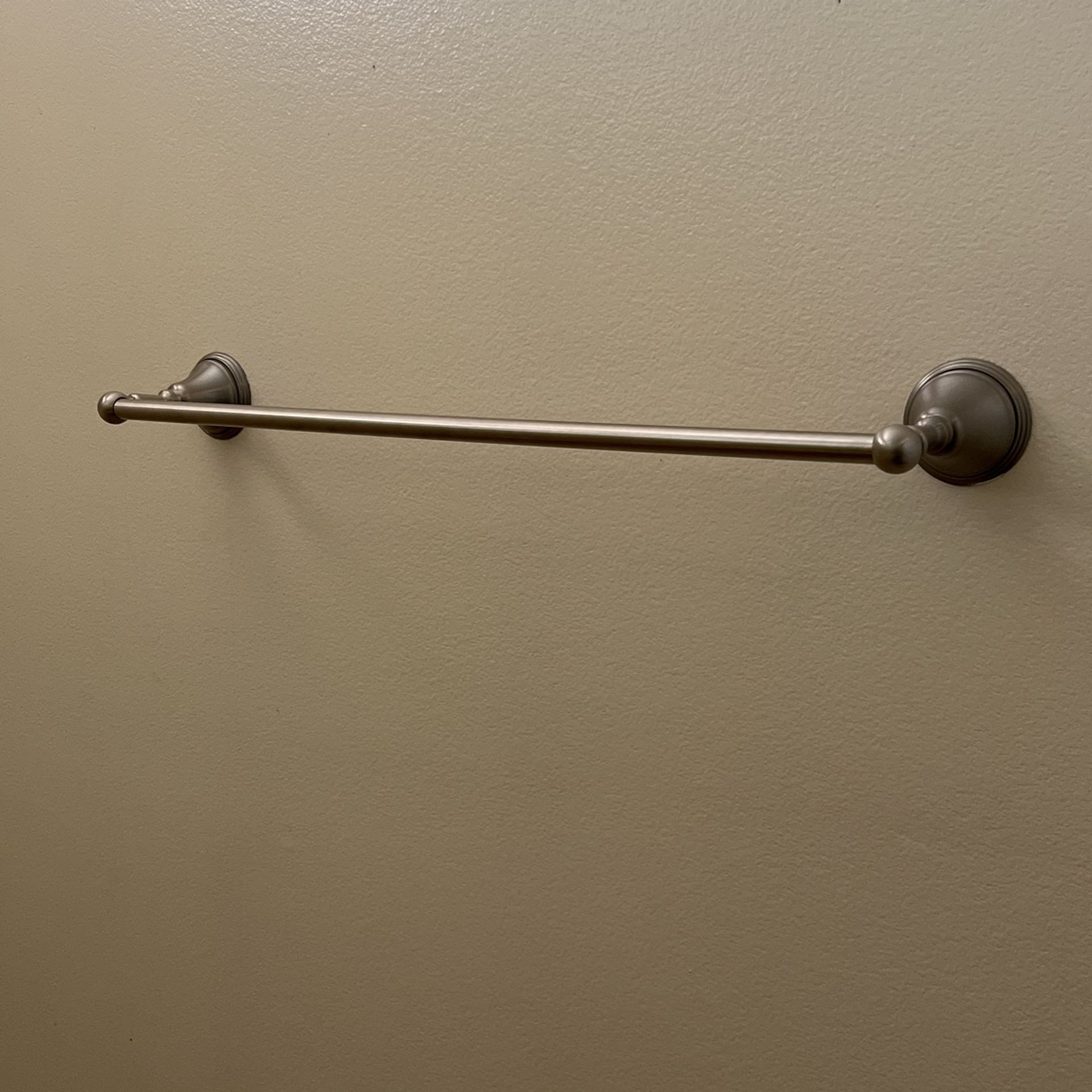 Grohe Brushed Nickel Towel Rack And Toilet Paper Holder
