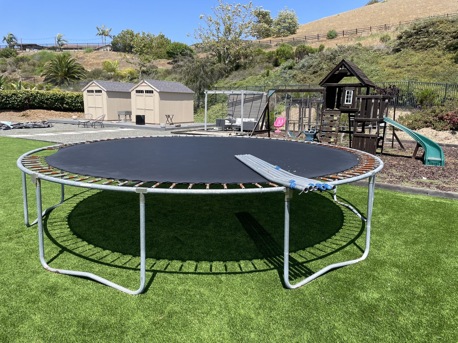 Preowned 15 Foot Trampoline. Outdoor Backyard Kids Sports.