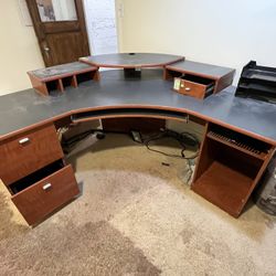 Free !! Large Corner Desk 