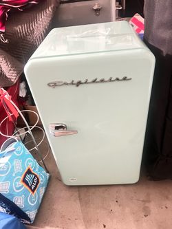 3.2cu. ft. Retro Mini Refrigerator in Mint Green with Freezer