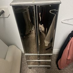 Amazing Jewelry Dresser 