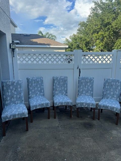 5 Chairs With Slip Covers