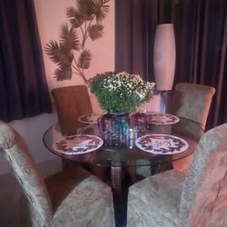 Beautiful Dining Table With 4 Chairs