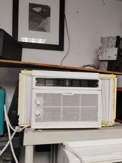 Toshiba 5,000 btu air conditioner AC unit $90
