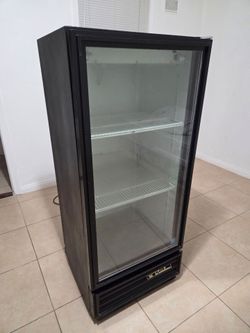 TRUE Swing door refrigerator