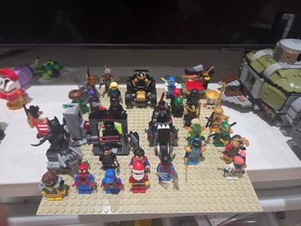 Trading: Large Lot of LEGO Minifigures and Sets