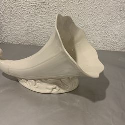 Lenox cornocupia special vase home decor harvest ivory 8”h and 11.5” across made in USA If you see it here.   It is available, local pick up or shipp