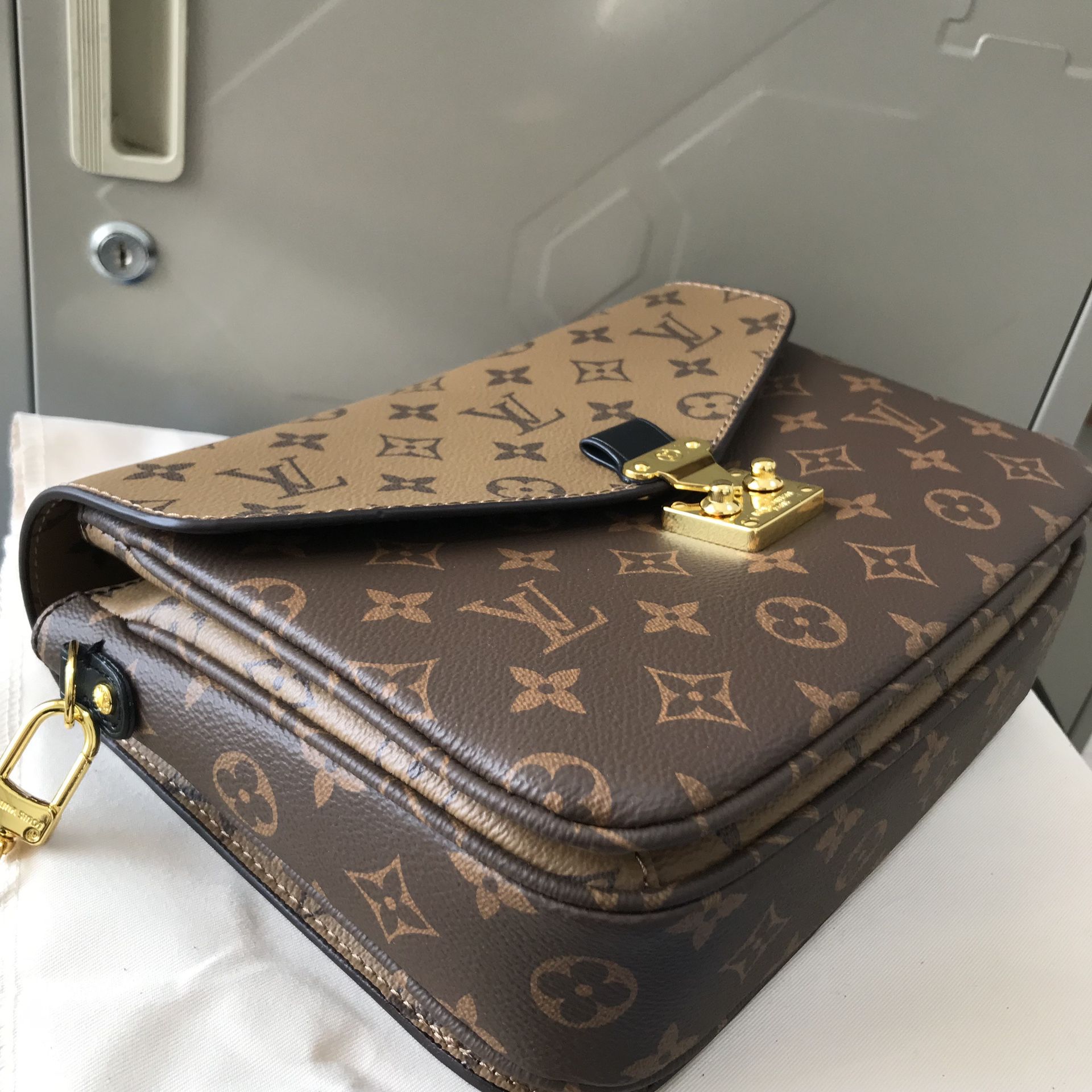 Louis Vuitton Messenger Bag for Sale in Moncks Corner, SC - OfferUp