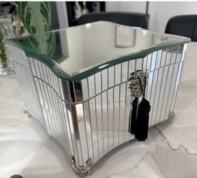 GORGEOUS MIRRORED JEWELRY BOX