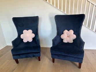 🪑 Set of 2 Navy Blue Accent Chairs – Excellent Condition – Moving Sale