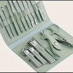 Set of 16 pc Nail Tools in Green Case