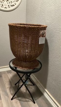 Urn Woven. Planter $25 New