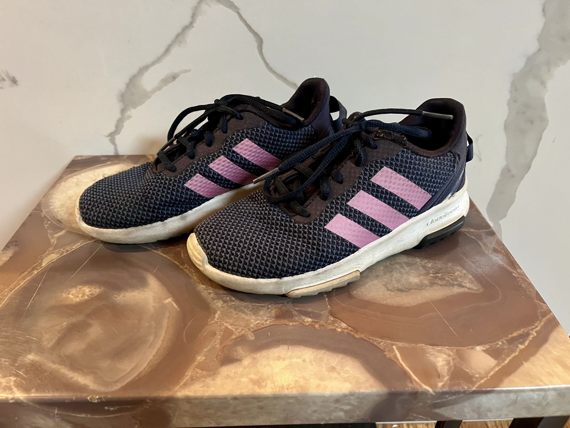 Adidas athletic shoes for Girl Size 3