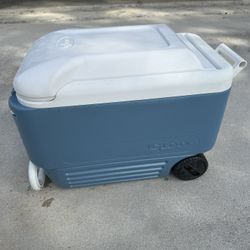 Igloo Wheeled Cooler – Rolling 40qt