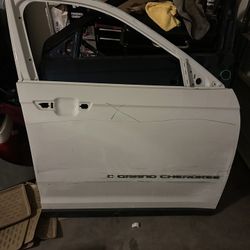 2022 Cherokee Passenger Door