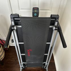 Sunny Health & Fitness SF-T1407M Manual Walking Treadmill – Used, Good Condition 