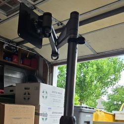 Adjustable Articulating Monitor/TV Arm