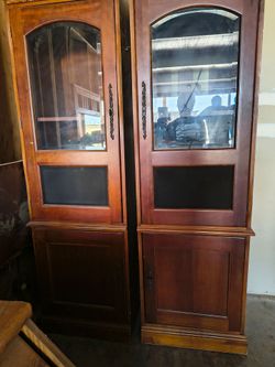 Curio Cabinets - Lighted