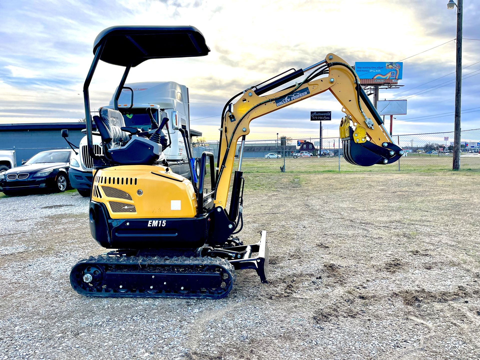 New 2024 Mini Excavator