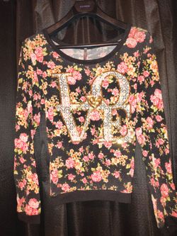 🌸Floral Sequin 'LOVE' Long Sleeve Top🌸🌸