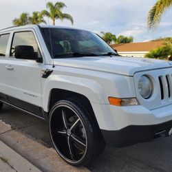 (14) Jeep Patriot, Low Miles, Clean Title, Smogged, 4 Cylinder, 22"rims, Touchscreen Ipod TV, Backup Camera, No Issues Or Problems, Runs Like New