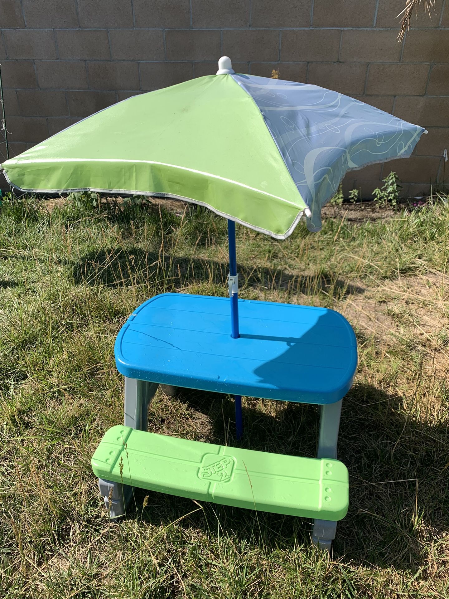 Step2 Sun & Shade Kids Picnic Table with Removeable Umbrella, Indoor/Outdoor Toys, Fits 4 Children, Made of Durable Plastic, For Toddlers 1.5-4 Years
