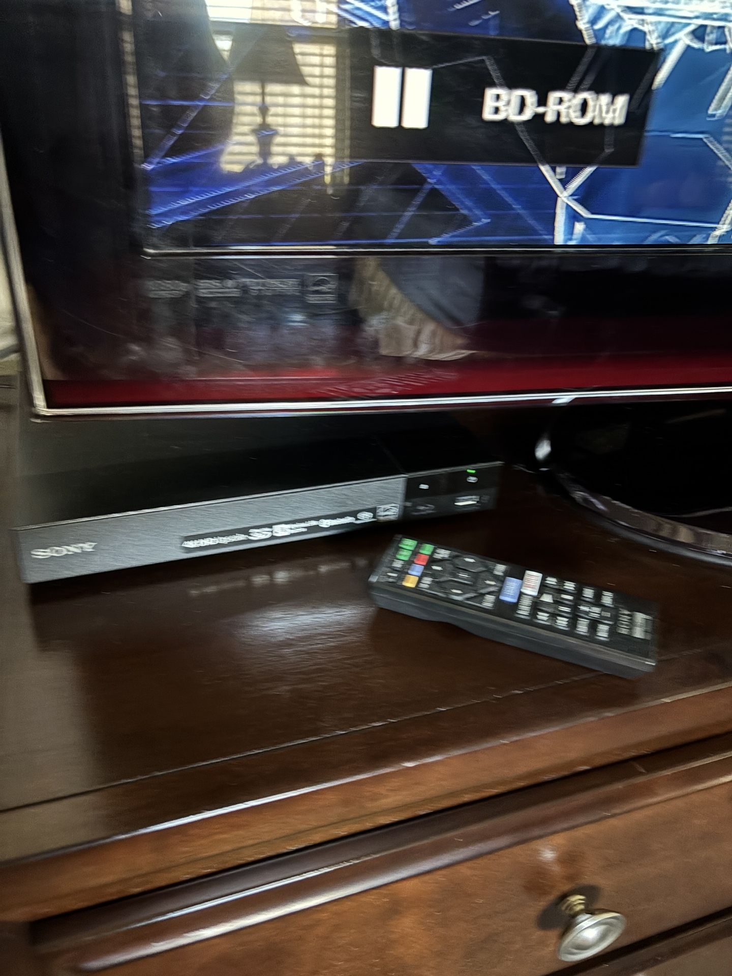 Sony 3D Blu-ray Player Bundle – With Remote, 3D Glasses & 2 Movies (Avengers + Hobbit 3D