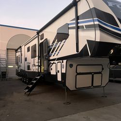 2023 Keystone RV Fuzion 5th Wheel 